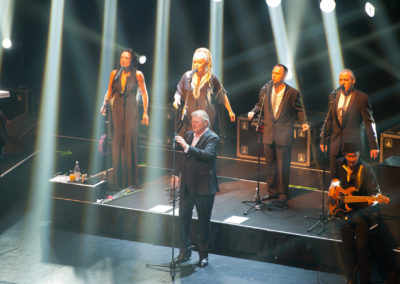 Lindsay Field John Farnham Concert