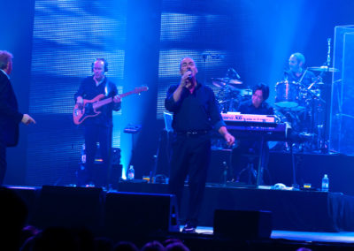 Lindsay Field John Farnham Concert