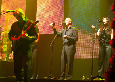 Lindsay Field John Farnham Concert