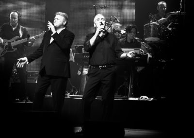 Lindsay Field John Farnham Concert
