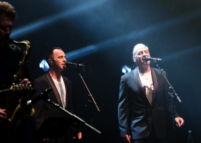 Lindsay Field John Farnham Concert